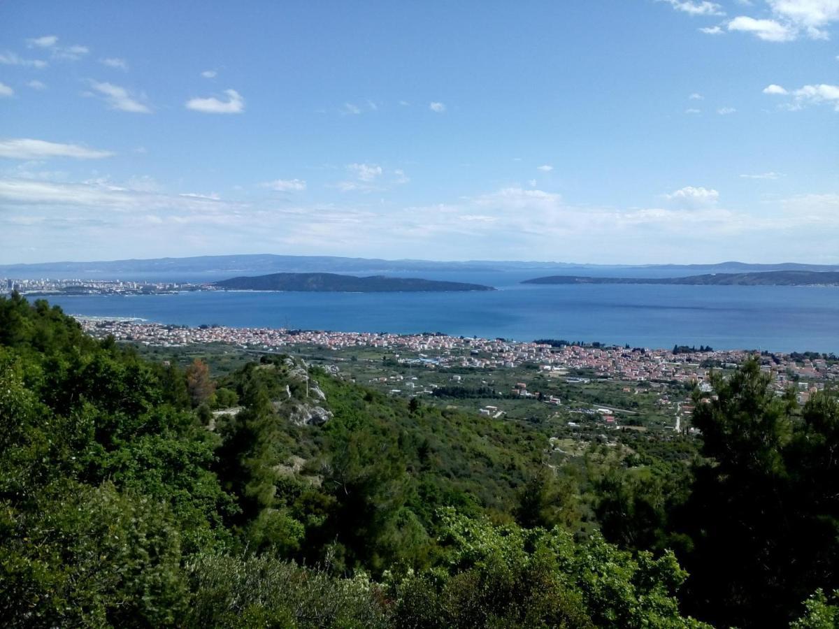 Old School Apartment Kastela Exterior photo